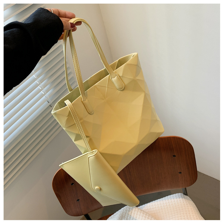 Niche design irregular largecapacity bag 2021 new trendy tote bag shoulder messenger bagpicture92