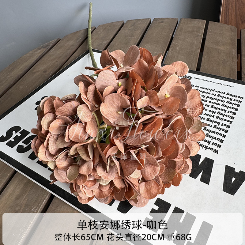다크 브라운