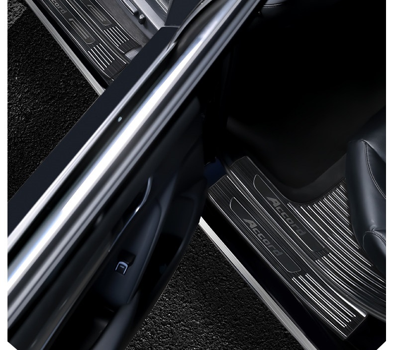 Specialized 26-piece Toyota Wildlander modification accessories: welcome pedals, stainless steel threshold protection strips, anti-scratch rear guard