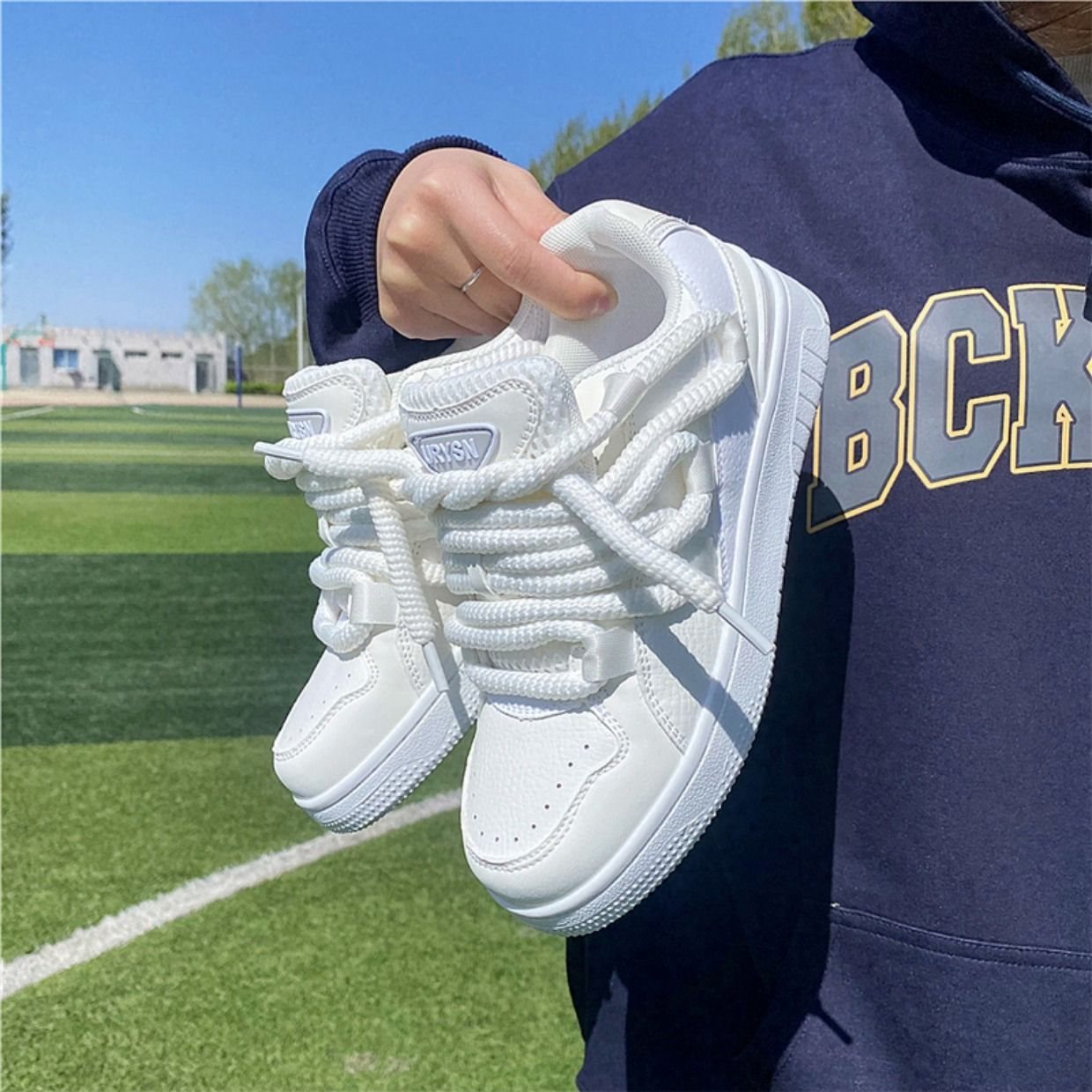 Zapatos de pan, diseño de trenzas sucias, zapatos de skate para mujeres, super caliente, deportivo casual, zapatos blancos de moda, otoño de 2023 nuevo