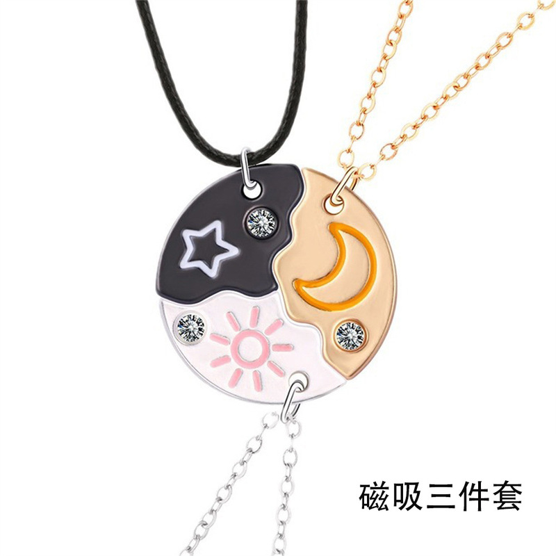 跨境新款星星太阳月亮三人链磁吸设计感项链合金拼接圆形吊坠套装|undefined