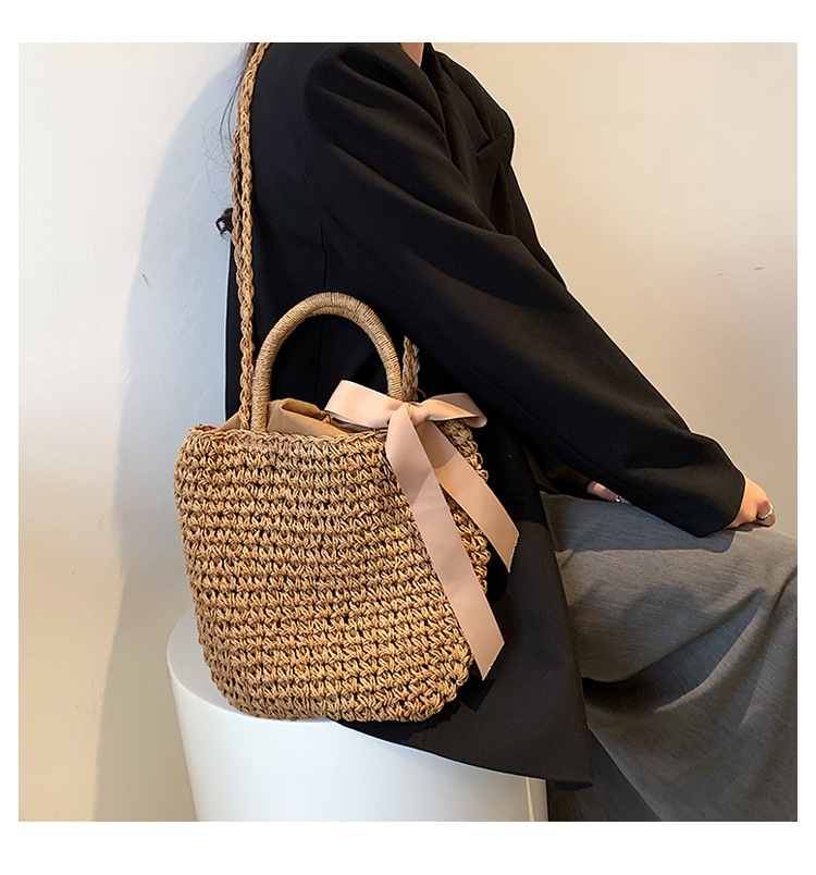 2022 New Stitching Color Large-capacity Woven Messenger Straw Handbag 47*36*2 display picture 3
