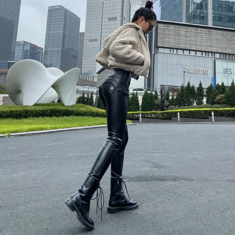 Shascullfitespu Fleece-Lined Butt-Lifting Leggings, Hip-Enhancing Leather Pants for Women, European and American Plus Size, Can Be Worn Outside