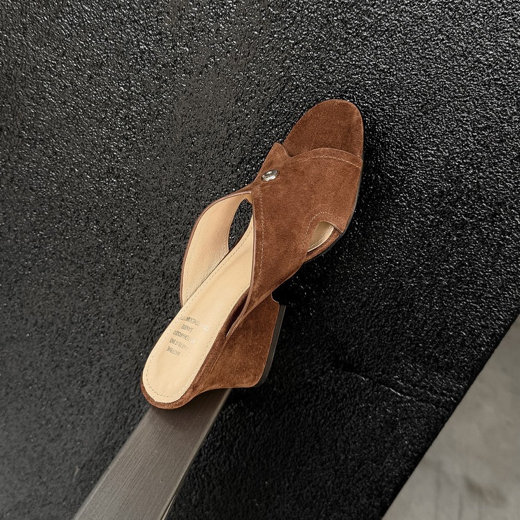 Sandal nữ da cừu hở mũi quai chéo gót xuồng 5 cm — màu nâu, Trang chủ, màu đen chi tiết 106