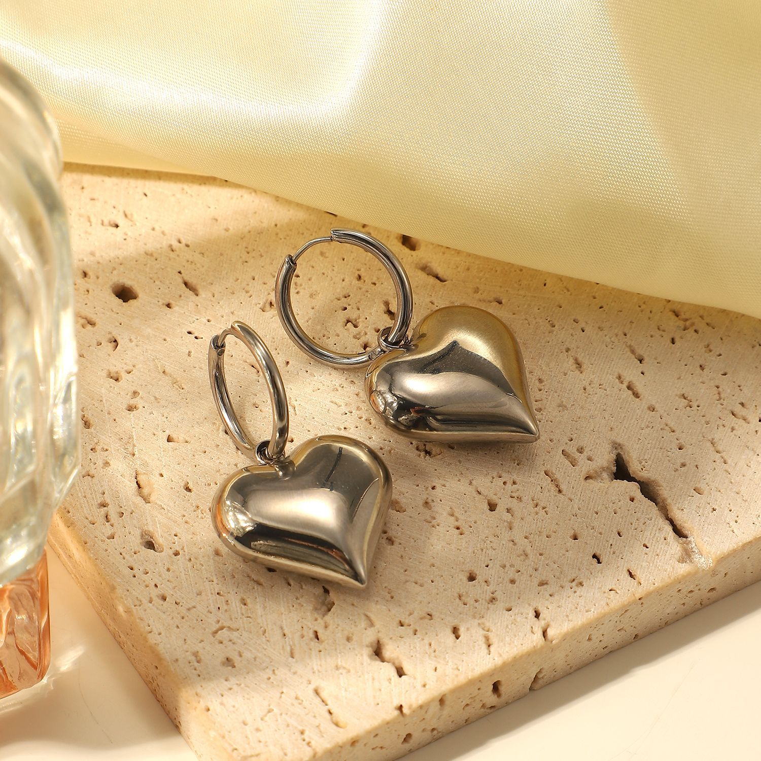 European And American New Stainless Steel Earrings Hollow Heart Pendant Earrings display picture 4