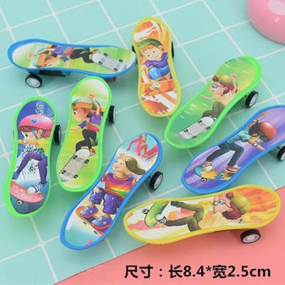 Pequeños juguetes luminosos, dibujos animados, mercado nocturno para niños, puestos, premios, puestos, juegos, parque, productos pequeños de Yiwu