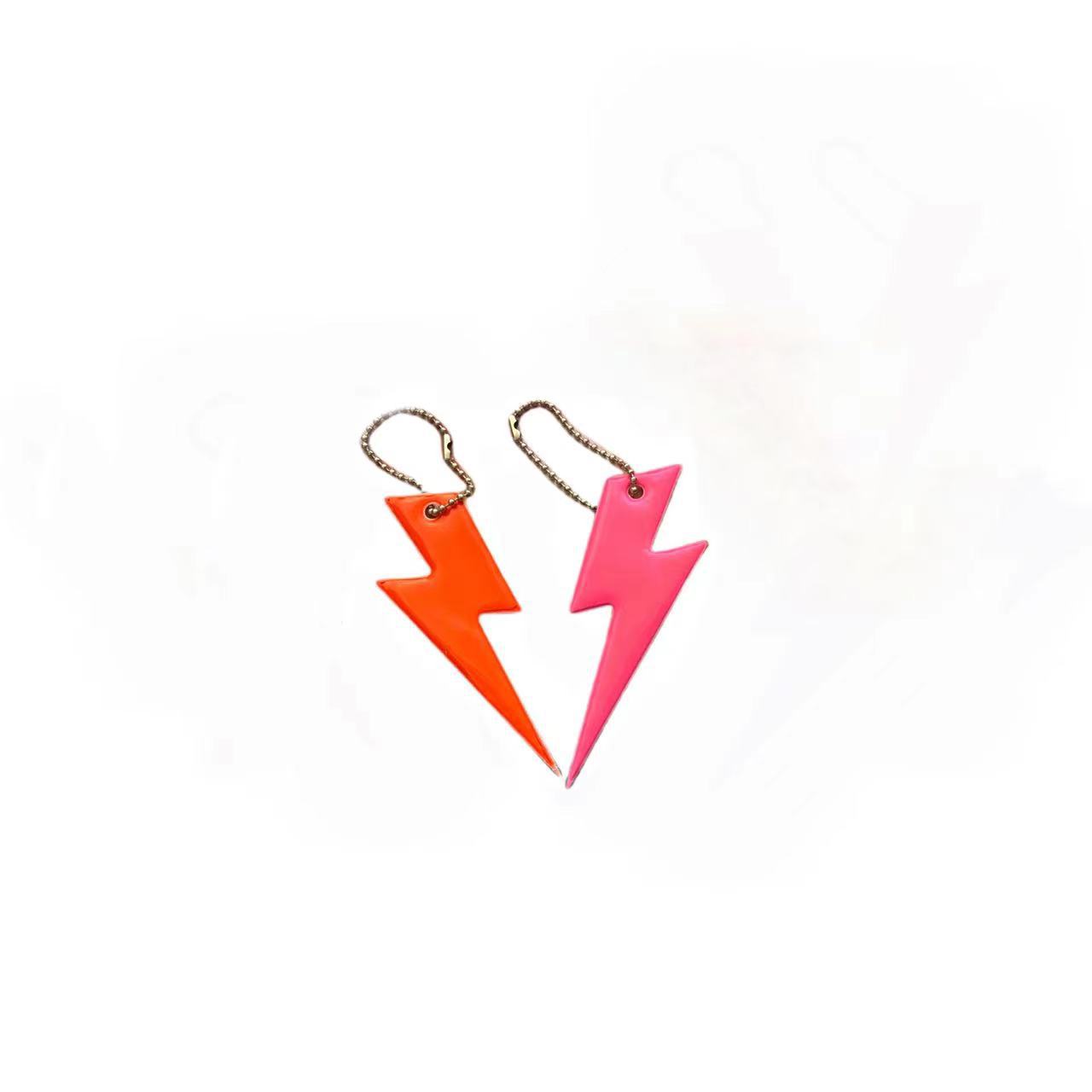 Colgante reflectante de PVC gráfico de relámpago de doble cara llavero reflectante de PVC fabricante de placa colgante reflectante