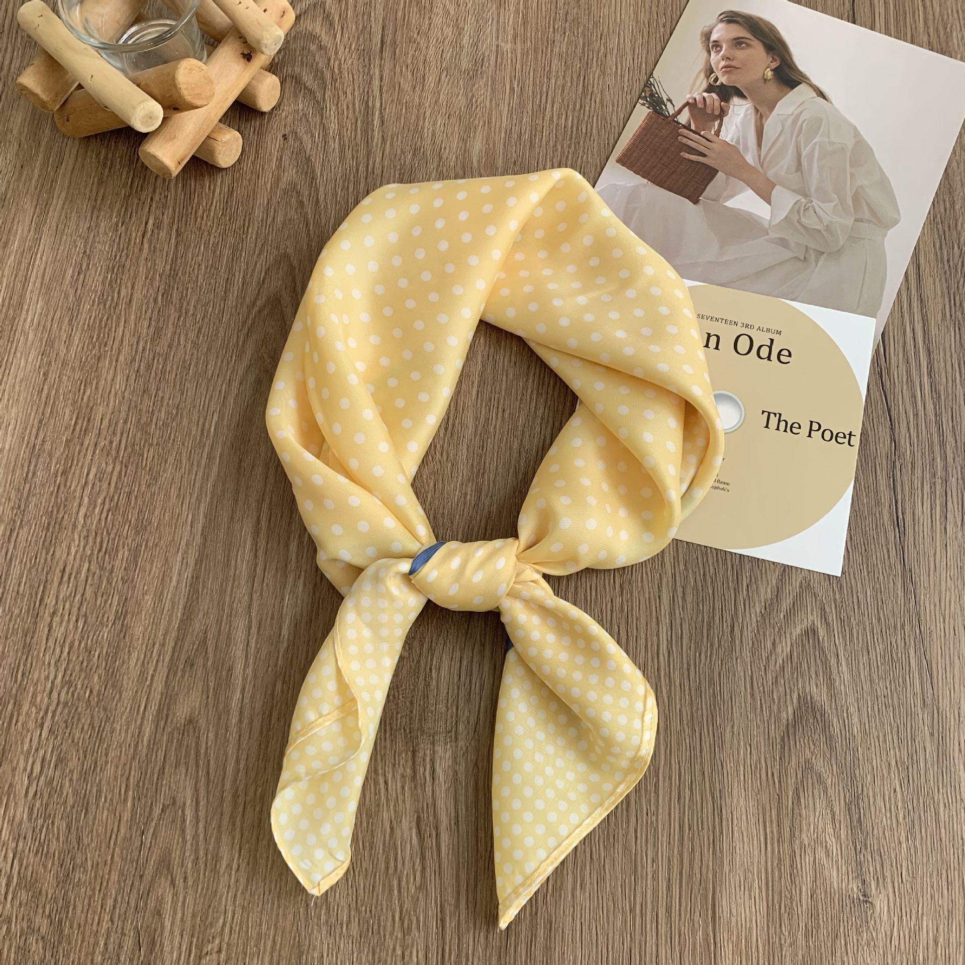 70*70 lunares pequeño pañuelo cuadrado femenino primavera y verano nuevo estilo coreano todo-fósforo protector solar protección del cuello bufanda bolso de moda pañuelo pañuelo de seda