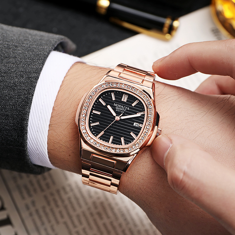 2022 New Fashion Square Luxury Diamond Quartz Business Men's Watch Alloy Steel Band Simple Scale Watch