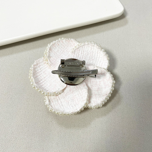 A Korean floral cashmere rough knit pearl edge camellia brooch coat outerwear accessory Chanel-style sweater pin brooch