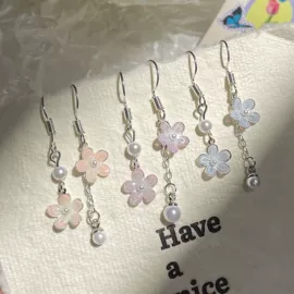 耳钉;耳环;耳圈