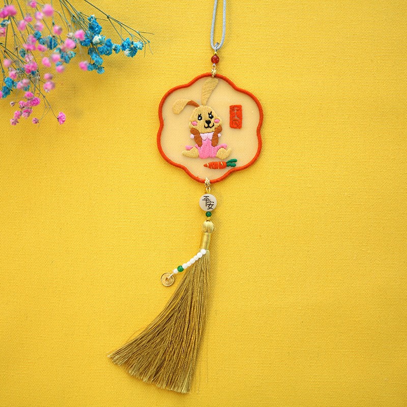 Hilo transparente hecho a mano colgante de doble cara bordado DIY paquete de material bolsita Lu Bordado estilo antiguo bolsita de punto de cruz adornos de coches