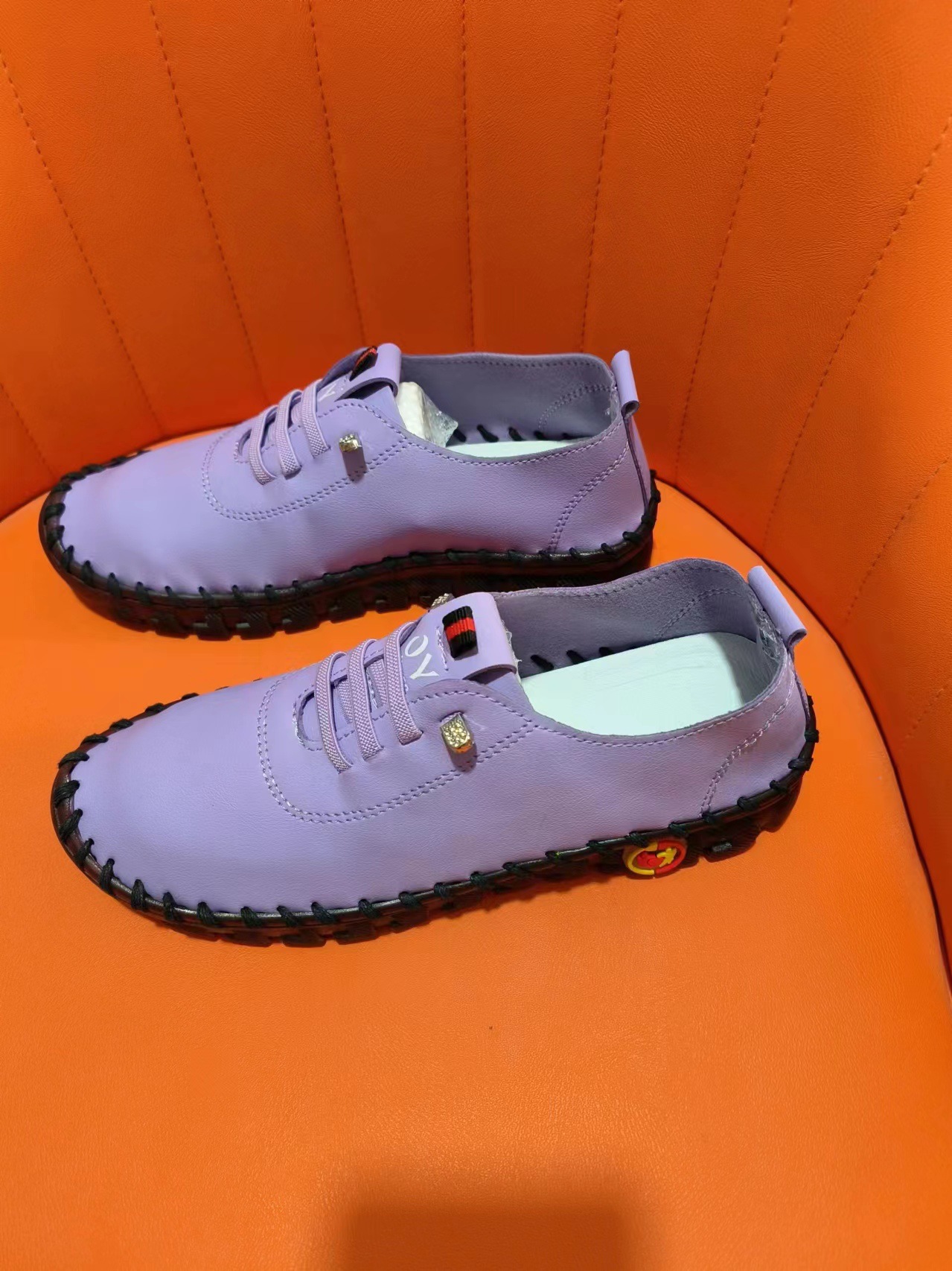 24 primavera y verano nuevos zapatos de tamaño único transfronterizos de tendón de tauro de mujer con suela suave costura a mano zapatos de madres mayores en stock al por mayor