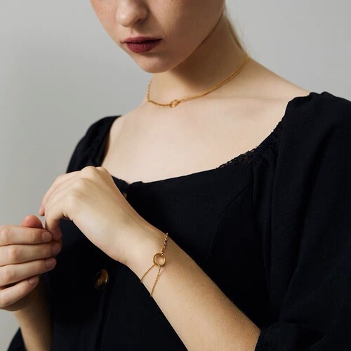 Japanese and Korean version of simple personality temperament round circle chic cold wind titanium steel rose gold plated bracelet women's bracelet