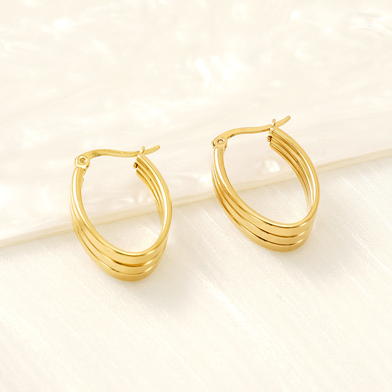 Acero inoxidable color oro anillo de color transfronterizo estilo europeo y americano simple pendientes de moda joyas versátiles acero de titanio chapado 18k pendientes de oro