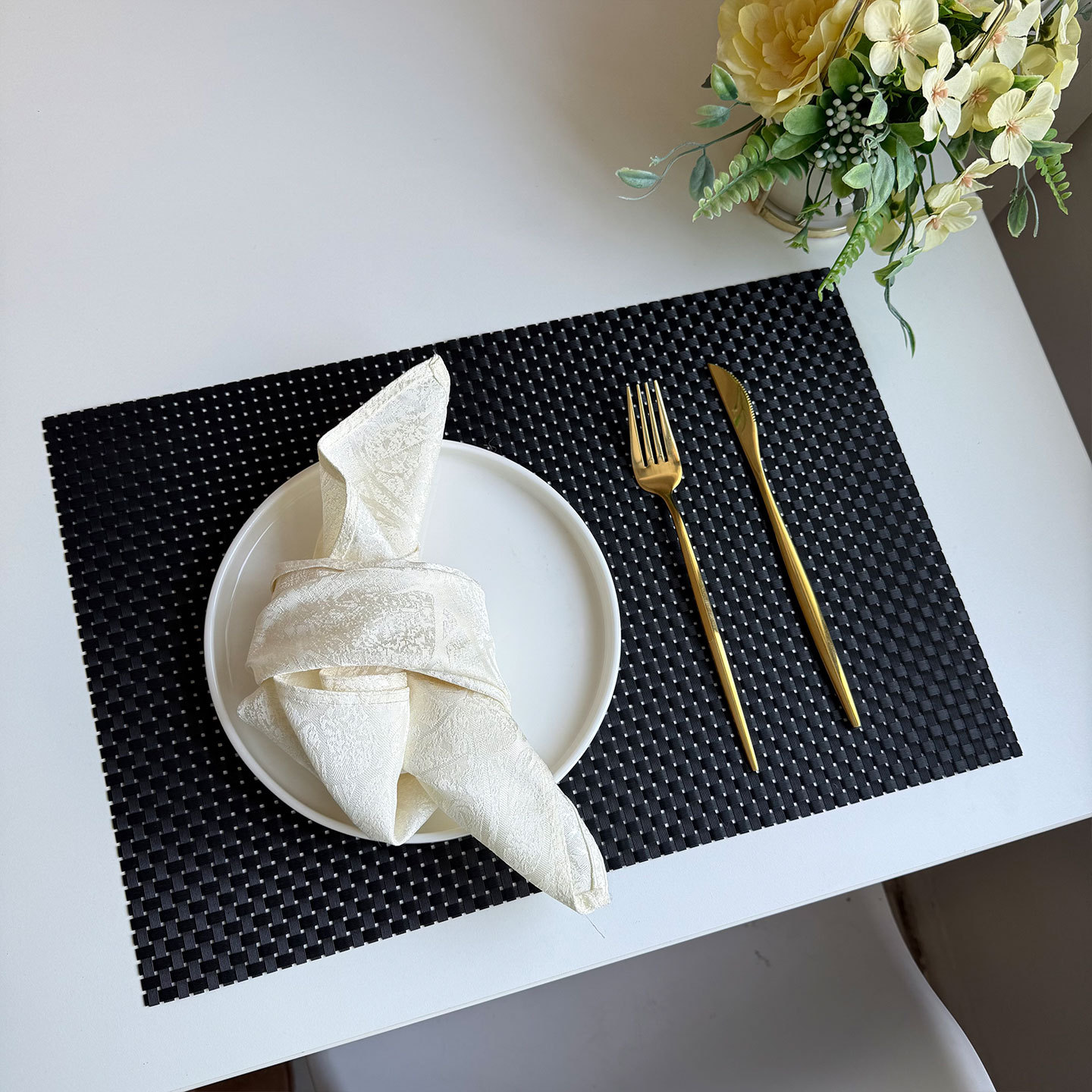 Cojín de comedor de PVC Teslin 8x8 espesar cojín de platos de comedor occidental alojamiento de mesa de hotel transfronterizo cojín de taza de té de lujo ligero oro