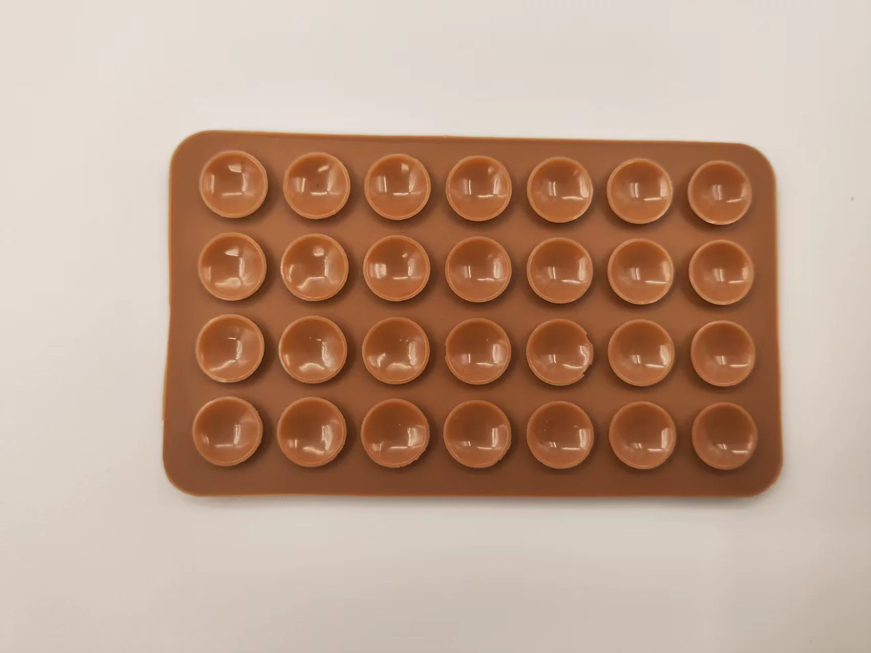 Silicone double-sided phone pad, square, 28-stud, sizes 32/40 mm, customizable colors