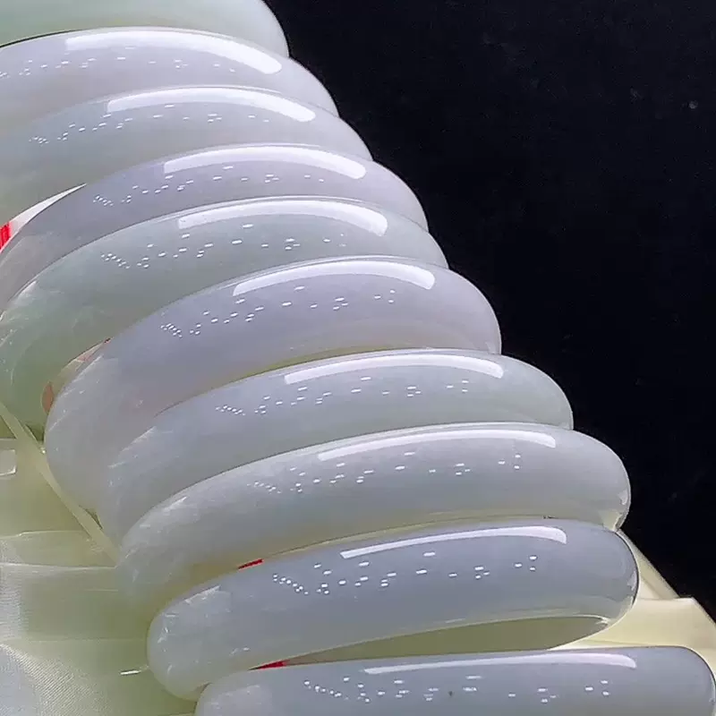 天然缅甸翡翠A货色泽鲜艳无裂缝 翡翠手镯翡翠手饰批发