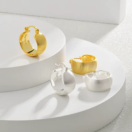 耳钉;耳扣;耳环