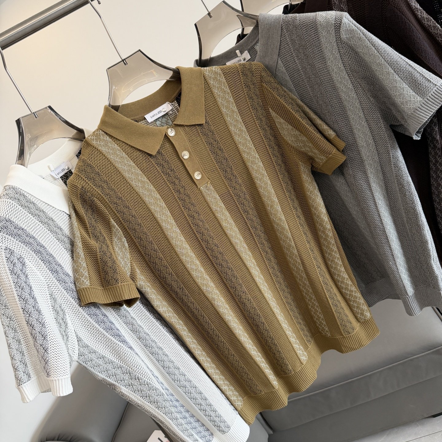 Polo camiseta de punto camiseta de manga corta camiseta de hombre solapa rayas huecas viejos vientos de alto nivel de verano fábrica transfronteriza al por mayor image 3