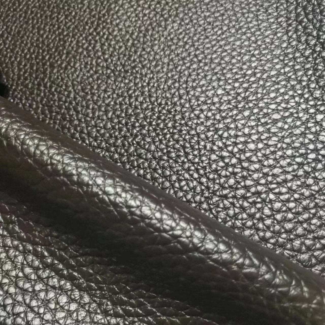 现货牛皮大荔枝纹头层皮凉席沙发皮皮革面料厂家直销