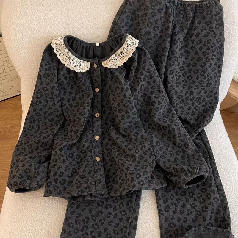 De Rong Leopard Print Long-Sleeve Pajamas for Women, Autumn and Winter, Sweet and Warm, Thickened Korean Style with Lace, Can Be Worn Outside, Home Wear Set De Rong Leopard Print Long-Sleeve Pajamas for Women, Autumn and Winter, Sweet and Warm, Thickened Korean Style with Lace, Can Be Worn Outside, Home Wear Set