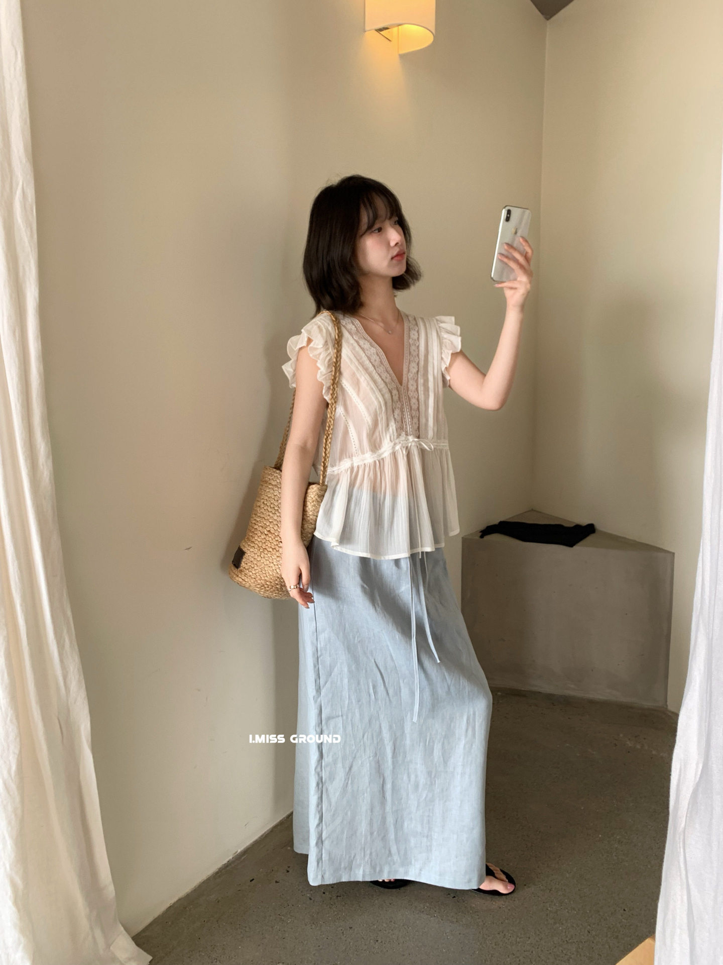 Áo sơ mi nữ cổ V ren hoa xếp tầng thêu hoa tay dài eo thắt dây — Xanh da trờicolor, màu trắng chi tiết 9