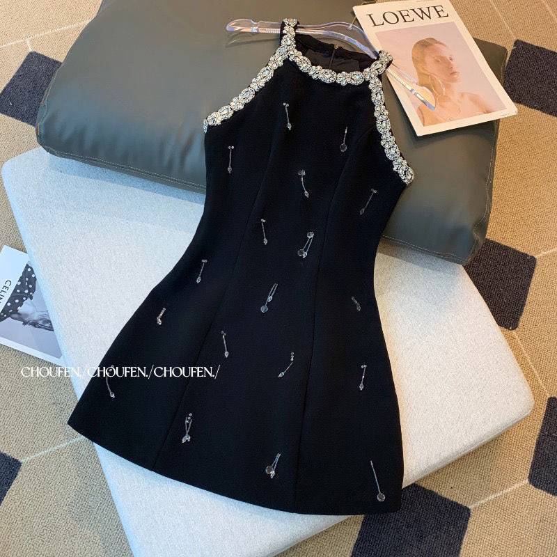 High-End Halterneck Birthday Dress, Summer Slimming Look, 2025 New Style, High-End, Elegant, Petite Skirt, Bright High-End Halterneck Birthday Dress, Summer Slimming Look, 2025 New Style, High-End, Elegant, Petite Skirt, Bright