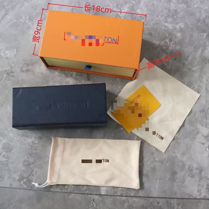 Original L Brand Eyeglass Frames, Finely Packaged Box, European and American Brand Sunglasses, Cleaning Cloth, Instruction Manual, Eyeglass Case