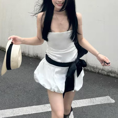 法式简约气质辣妹纯色蝴蝶结露背蓬蓬裙抹胸连衣裙女2025夏季新款