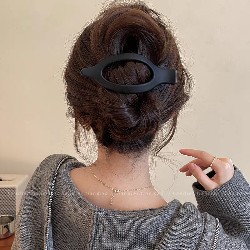後頭部にツイストクリップが付いた新しいスタイルのワンラインヘアクリップ、軽い高級感と高級感のあるヘアクリップ、女性用のアヒルのくちばしクリップヘッドドレス|undefined