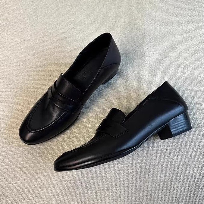 Cowhide Version~ Slimming Retro-Style Loafers, Versatile Slip-On Shoes for Women, Simple Style, Chunky Heel, Round Toe Leather Shoes Cowhide Version~ Slimming Retro-Style Loafers, Versatile Slip-On Shoes for Women, Simple Style, Chunky Heel, Round Toe Leather Shoes