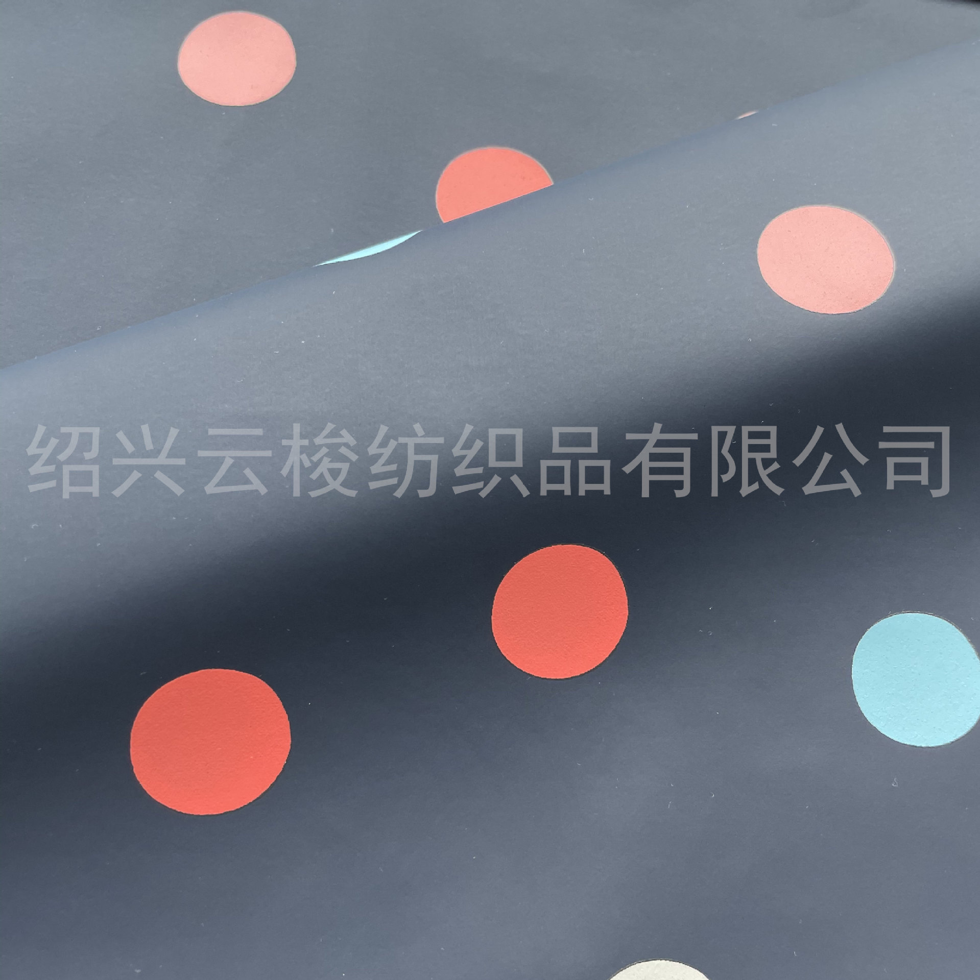 彩色圆点印花PU革雾面革面料 时尚雨衣面料 欧洲出口品质