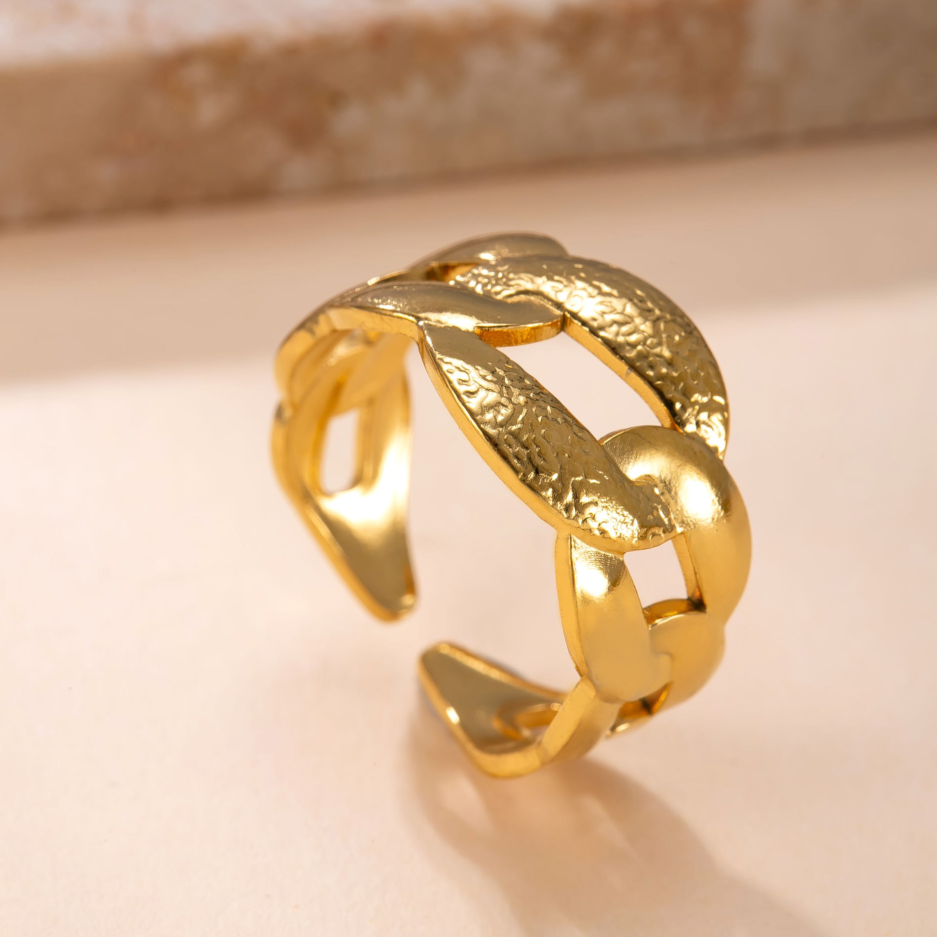 Anillo de acero inoxidable europeo y americano Moda femenina Anillo de estrella de mar hidráulico geométrico Chapado en oro de 18 quilates Anillo de amor Joyas de acero de titanio