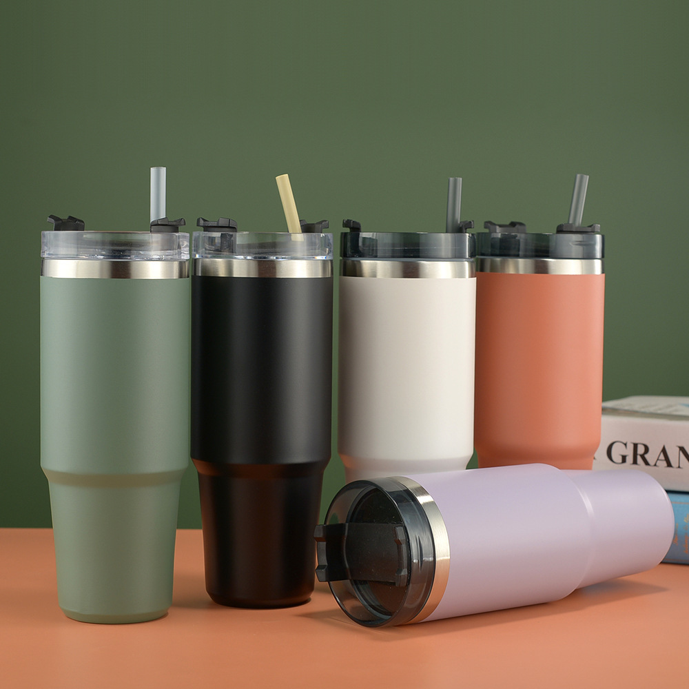 Producto explosivo del sudeste asiático Taza de aislamiento de acero inoxidable 304 Taza de automóvil 30oz20oz Taza de hielo para automóvil Taza de agua con pajita