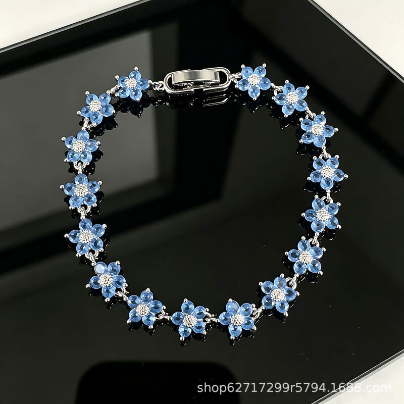 Super Shiny Plum Blossom Bracelet, Same Style as on Instagram, High-End, Light Luxury, Exquisite Couple's Jewelry Super Shiny Plum Blossom Bracelet, Same Style as on Instagram, High-End, Light Luxury, Exquisite Couple's Jewelry
