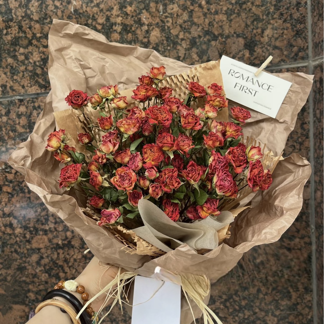 오렌지 바비 + 연인을 위한 장미 50송이 이상