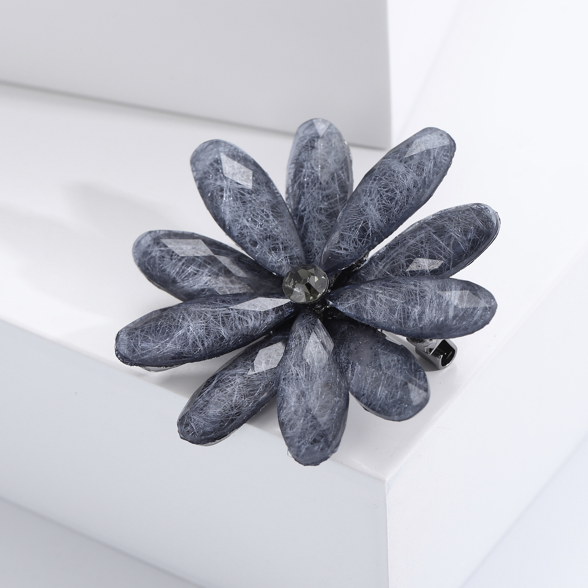 17g Weight Acrylic Inlay Material Brooches Classification Casual, Holiday, Banquet Occasion Alloy Material Flower Pattern All Seasons Season Women's Gender Inlay Design Simple Style Style Simple Style Pin Flower Alloy Inlay Acrylic Women's Brooches 6