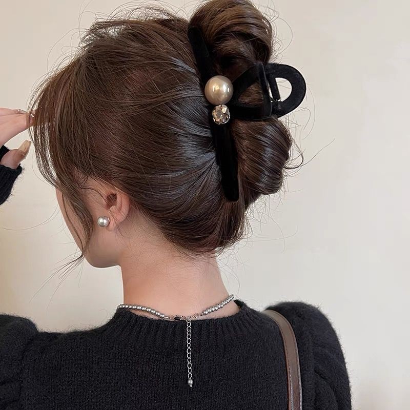 Flocked black and gray pearls with diamonds 13cm