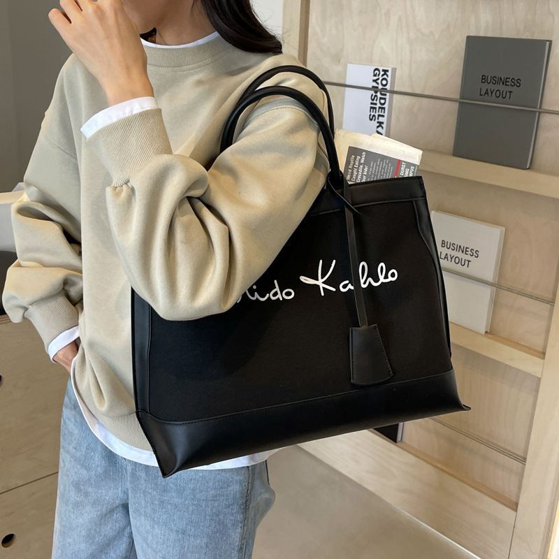 Retro de alta calidad portátil de gran capacidad para las mujeres 2024 nueva moda lienzo contraste color viajero hombro bolsa
