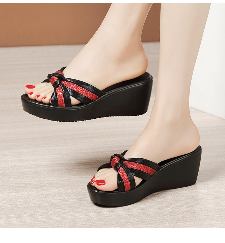 Dép sandal nữ xỏ ngón đế xuồng dày mũi hở gót thấp 2025 — Đen Đỏ, Đen vàng kim chi tiết 16