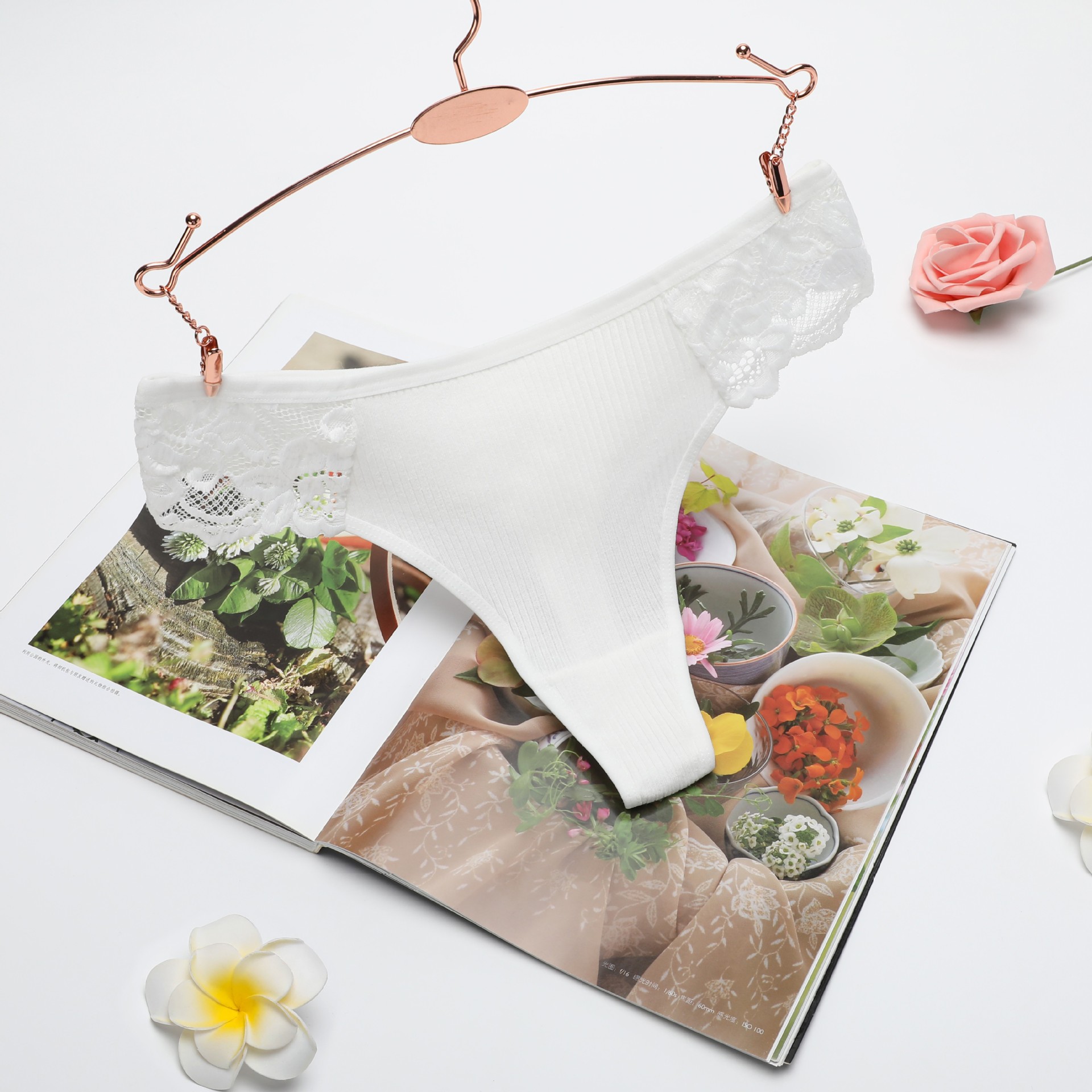 Nueva ropa interior en forma de T para niñas pantalones de tanga con hilo de encaje para mujer pantalones en T de algodón transpirable de cintura baja para mujer al por mayor