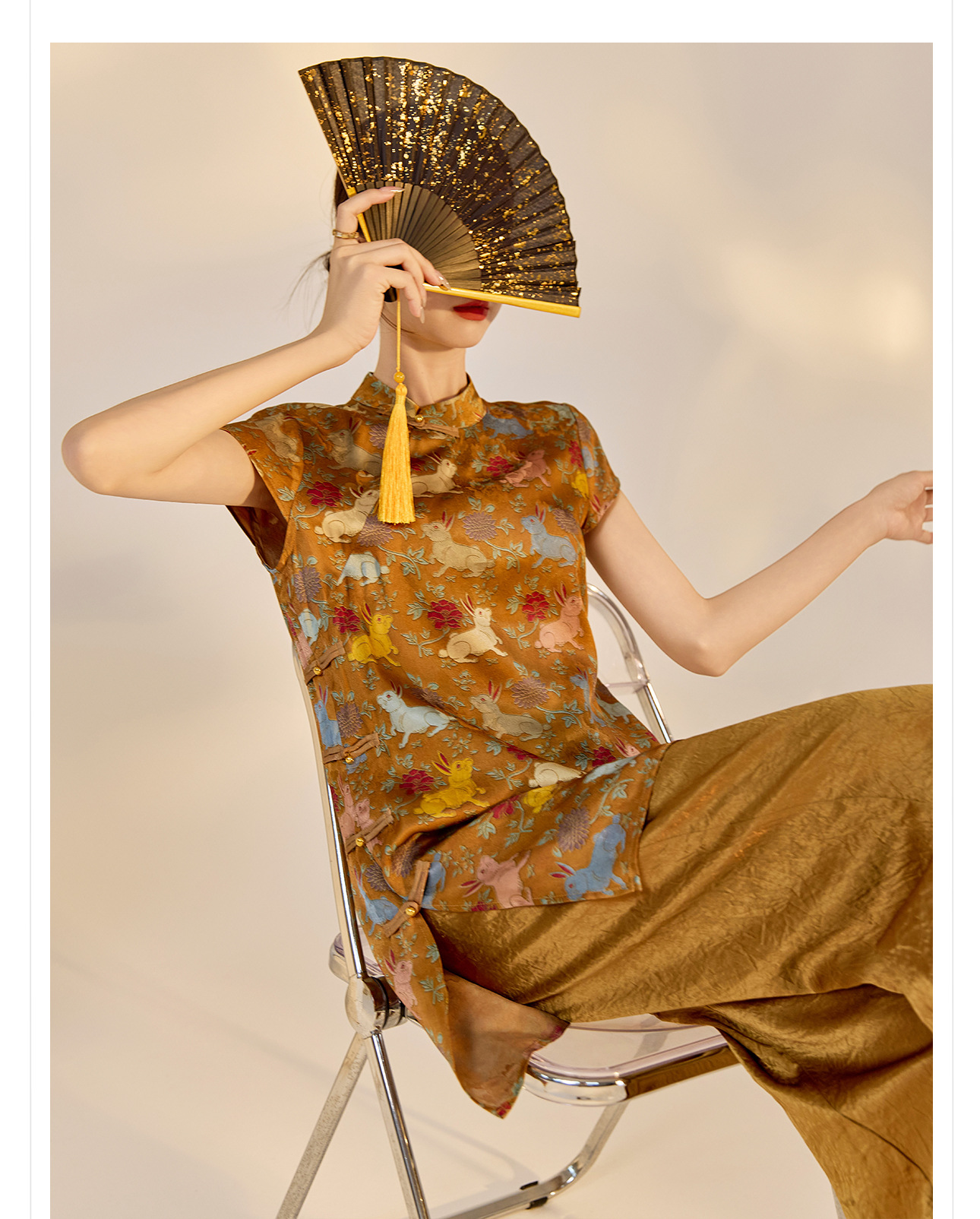 Đầm suông midi chữ A vải rayon thêu hoa cách tân cổ điển Trung Quốc — Màu đỏ san hô, Màu caramel chi tiết 20