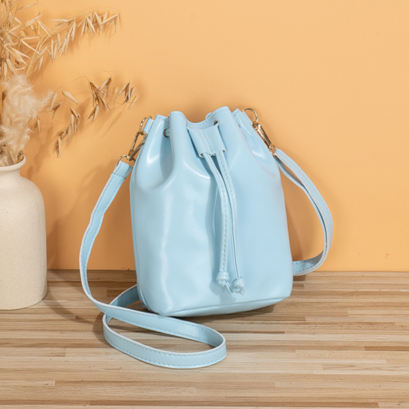 Bolsas de moda para mujeres 2023 bolsas de moda simples de color sólido gran capacidad bolsas de balde al por mayor