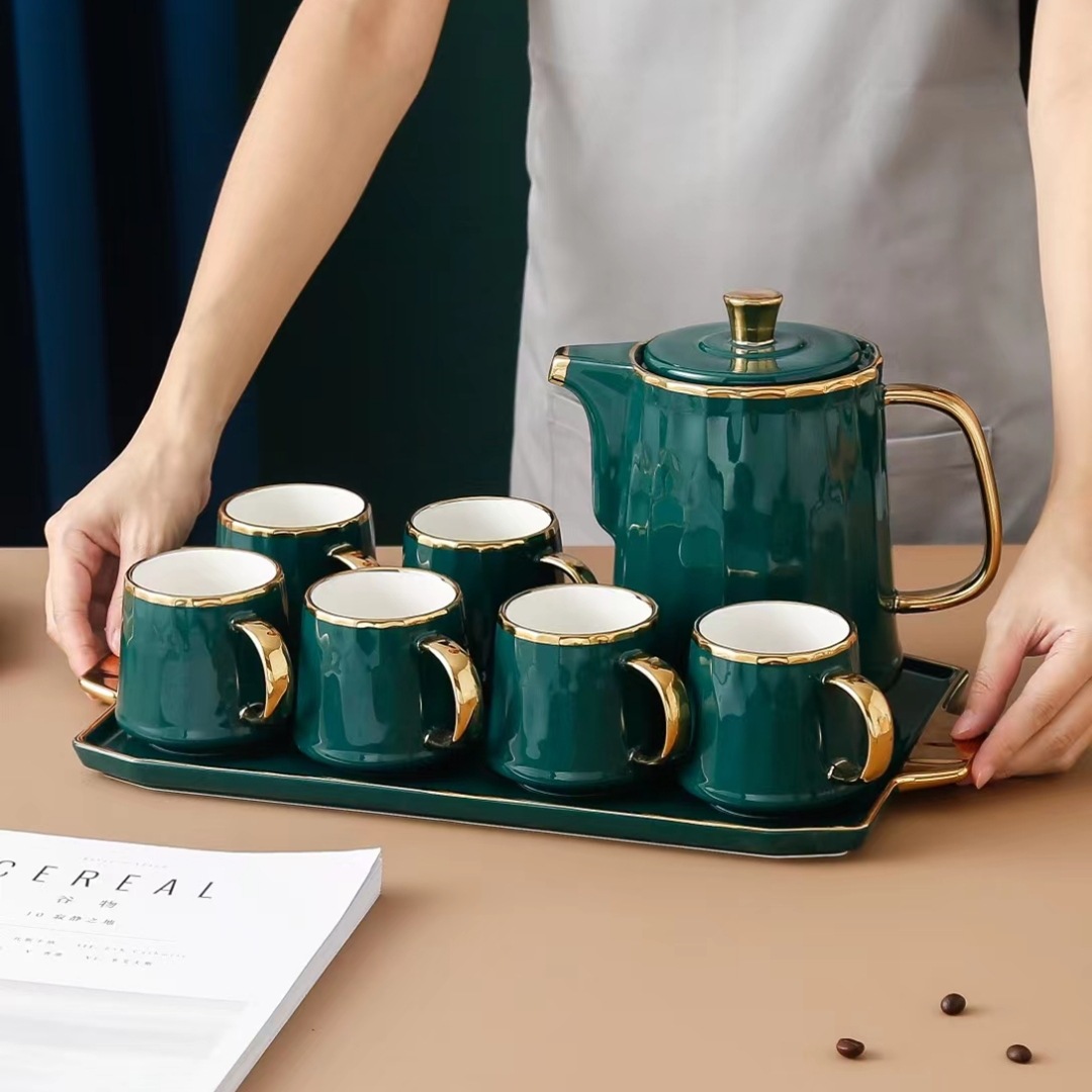 Estilo nórdico botella de agua fría traje de cerámica taza del hogar combinación chapado en oro flor tetera conjunto de agua regalo taza de color sólido