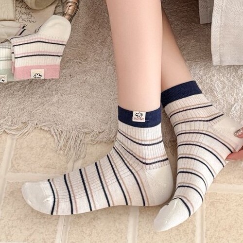 Women's socks in spring and summer, new color stripe mid-tube socks, Japanese color matching stripe women's socks, all-match trend cotton socks wholesale