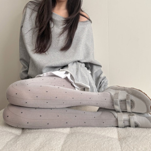 �＾��Ʒ�ް��y���lˮ���c�c΢͸�@��ƽ�y�ߏ�ֱ�Ǹ�����Bѝ�mŮ