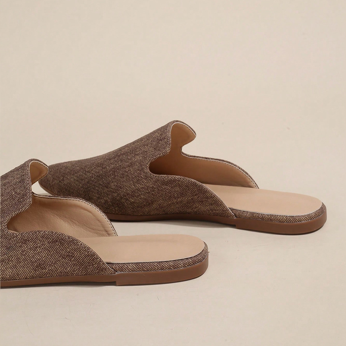 Naiste lamedad sussid Mugleri kingade ja poolsandaalidega_voghion.com