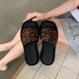 8cm����~���Ә�����¸�һ����ЬŮ�⴩2026�ļ��¿�y�ɸ����