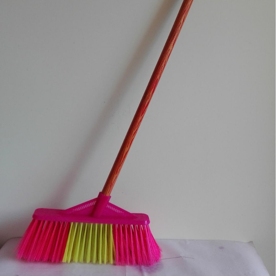 批发供应木把扫把 家用扫把 木柄扫帚 五元六元店货源 跑江湖地摊